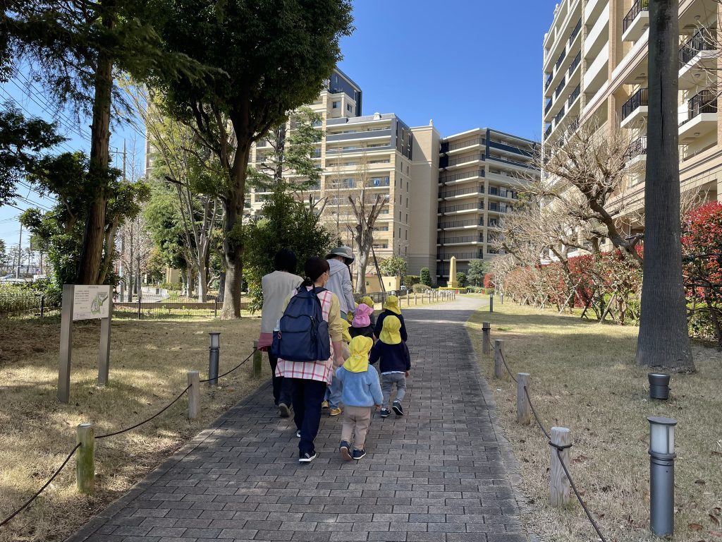 お散歩(マンション敷地内)